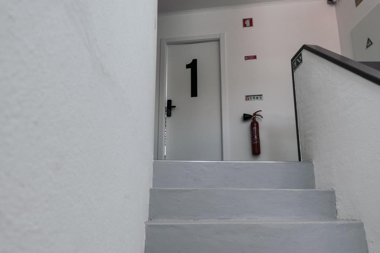 Хостел Middle Point Sardoal Екстер'єр фото