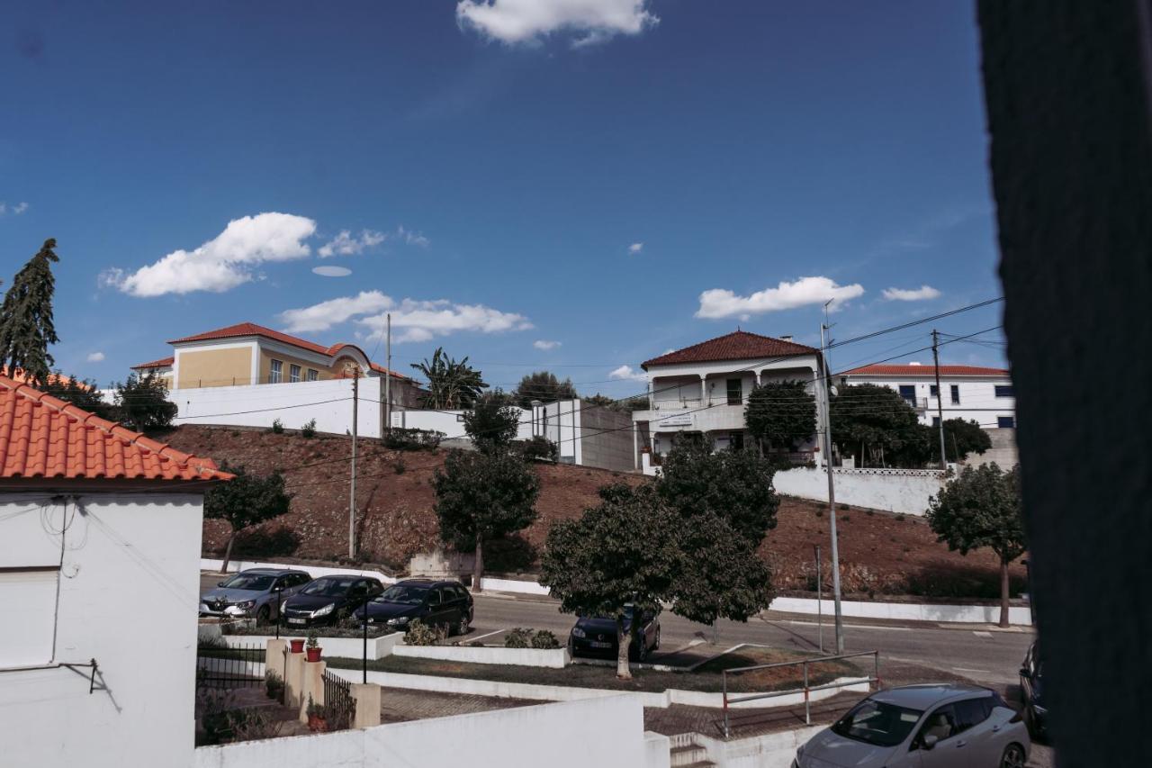 Хостел Middle Point Sardoal Екстер'єр фото