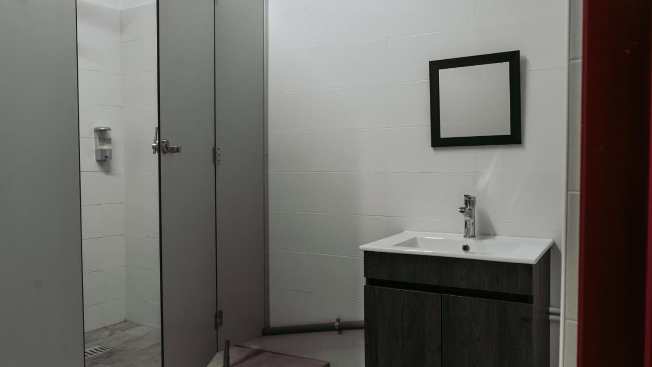 Хостел Middle Point Sardoal Екстер'єр фото