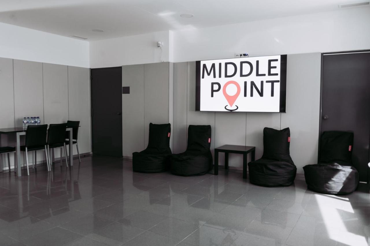 Хостел Middle Point Sardoal Екстер'єр фото
