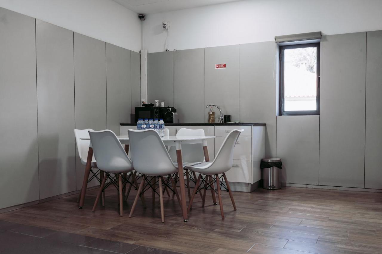 Хостел Middle Point Sardoal Екстер'єр фото