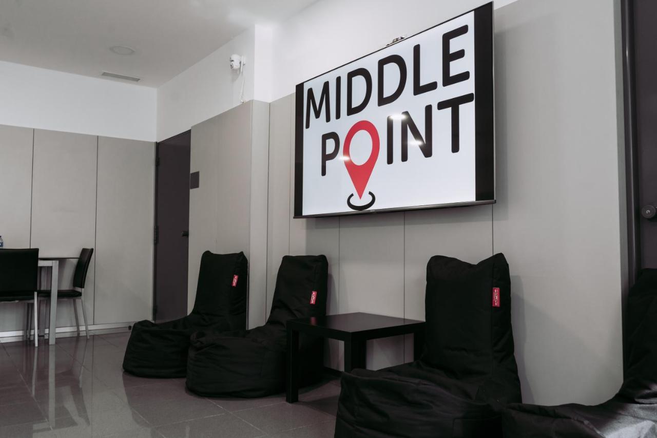Хостел Middle Point Sardoal Екстер'єр фото