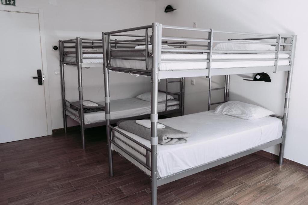 Хостел Middle Point Sardoal Екстер'єр фото